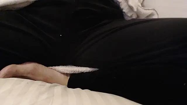 Snapshot of larawet chatting on 12/05/24, 08:44 larawet online show from 12/05/24, 08:44