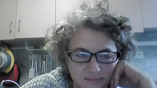 Snapshot of Sunnylarrah chatting on 09/24/25, 05:11 Sunnylarrah online show from 09/24/25, 05:11