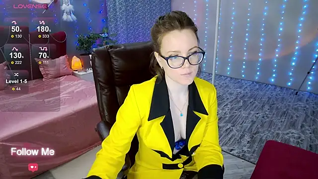 Snapshot of AngelaWhiti chatting on 01/08/25, 03:17 AngelaWhiti online show from 01/08/25, 03:17
