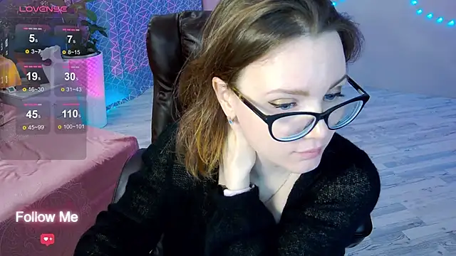 Snapshot of AngelaWhiti chatting on 02/10/25, 06:35 AngelaWhiti online show from 02/10/25, 06:35