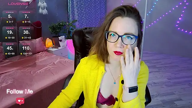 Snapshot of AngelaWhiti chatting on 02/12/25, 03:49 AngelaWhiti online show from 02/12/25, 03:49
