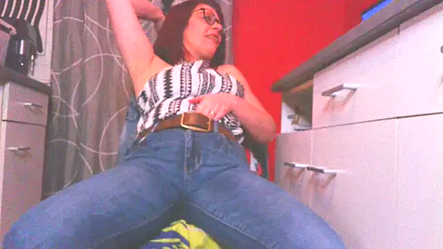 Snapshot of jennylovence chatting on 02/14/25, 12:14 jennylovence online show from 02/14/25, 12:14