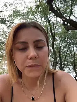 Snapshot of Brittanyrosexx chatting on 03/15/25, 08:21 Brittanyrosexx online show from 03/15/25, 08:21
