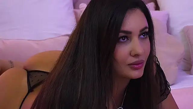 YaaraCollins online show from 11/06/25, 07:59