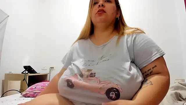 Snapshot of Blondylicious chatting on 03/20/25, 11:45 Blondylicious online show from 03/20/25, 11:45