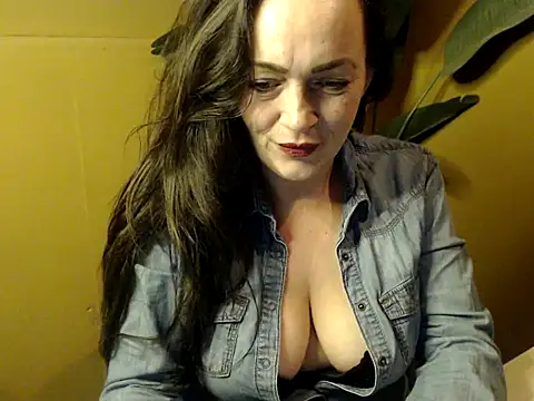 cloe85nl online show from 12/18/24, 01:34