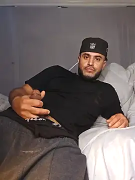 gardy8585 online show from 12/17/24, 06:53