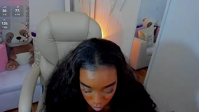 Snapshot of zobe_love chatting on 01/18/25, 03:20 zobe love online show from 01/18/25, 03:20