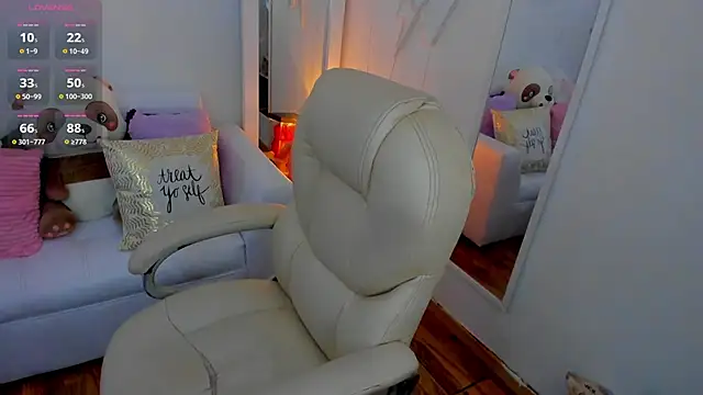 Snapshot of zobe_love chatting on 01/28/25, 05:35 zobe love online show from 01/28/25, 05:35