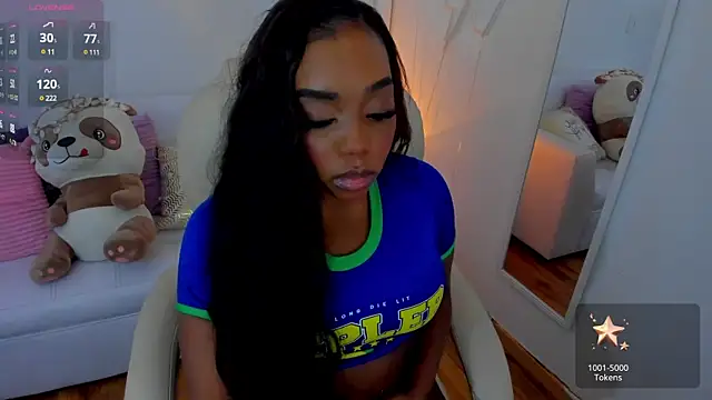 Snapshot of zobe_love chatting on 02/10/25, 05:19 zobe love online show from 02/10/25, 05:19