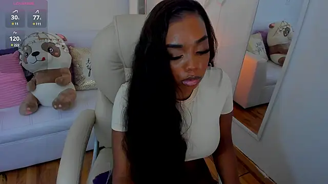 Snapshot of zobe_love chatting on 02/12/25, 10:04 zobe love online show from 02/12/25, 10:04