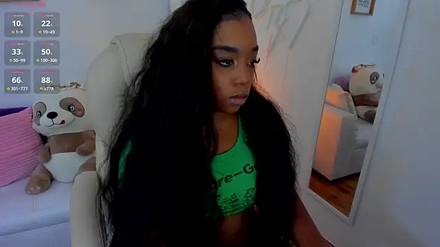 Snapshot of zobe_love chatting on 03/11/25, 05:57 zobe love online show from 03/11/25, 05:57