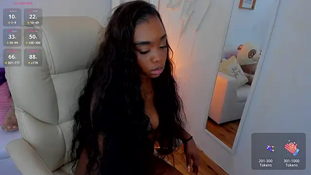 Snapshot of zobe_love chatting on 03/15/25, 04:57 zobe love online show from 03/15/25, 04:57