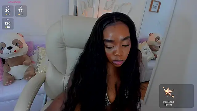 Snapshot of zobe_love chatting on 03/21/25, 11:23 zobe love online show from 03/21/25, 11:23