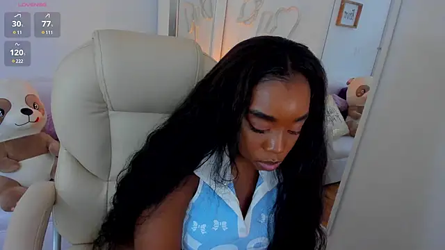Snapshot of zobe_love chatting on 03/22/25, 05:28 zobe love online show from 03/22/25, 05:28