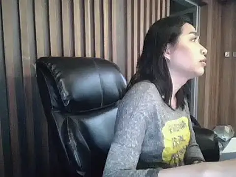 Snapshot of sara_kimoo chatting on 12/14/24, 02:10 sara kimoo online show from 12/14/24, 02:10