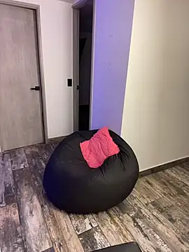 Victoria14  online show from 11/08/25, 04:01