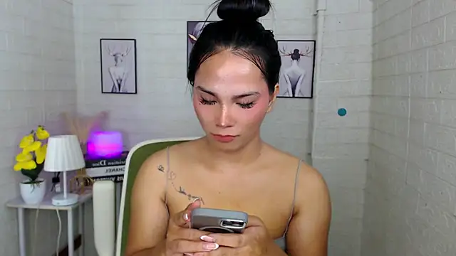 Snapshot of urnaughtydolly69 chatting on 10/07/25, 11:18 urnaughtydolly69 online show from 10/07/25, 11:18