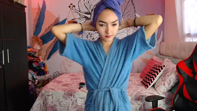 Snapshot of LinzyBaner chatting on 01/14/25, 10:12 LinzyBaner online show from 01/14/25, 10:12