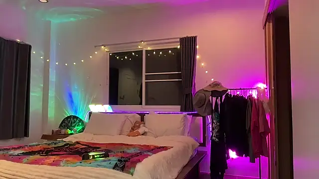 MonicaMilz online show from 01/31/25, 03:44