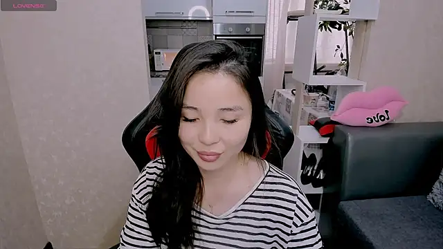 Snapshot of AyaMoon chatting on 10/01/25, 04:51 AyaMoon online show from 10/01/25, 04:51