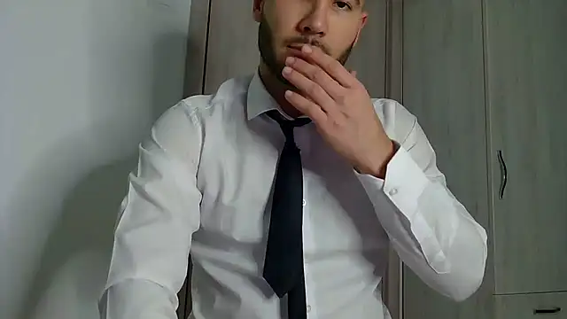 Snapshot of Justynn1 chatting on 02/17/25, 06:42 Justynn1 online show from 02/17/25, 06:42