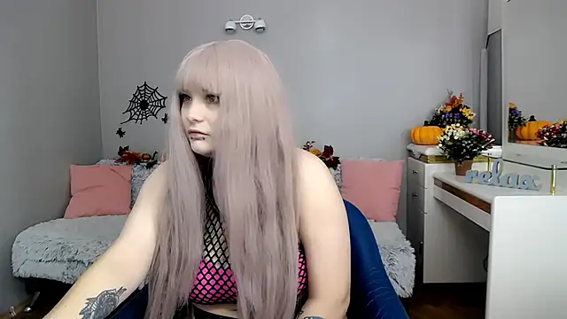 Estheri online show from 11/04/25, 07:40