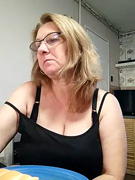 Elza01 online show from 10/17/25, 06:27