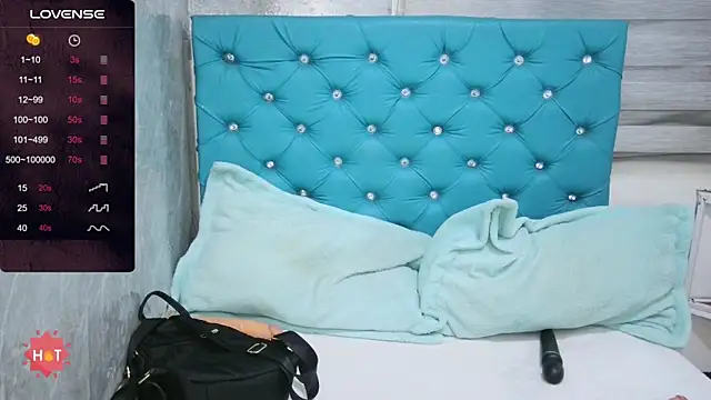 Snapshot of MAARYMOON chatting on 10/21/25, 10:49 MAARYMOON online show from 10/21/25, 10:49