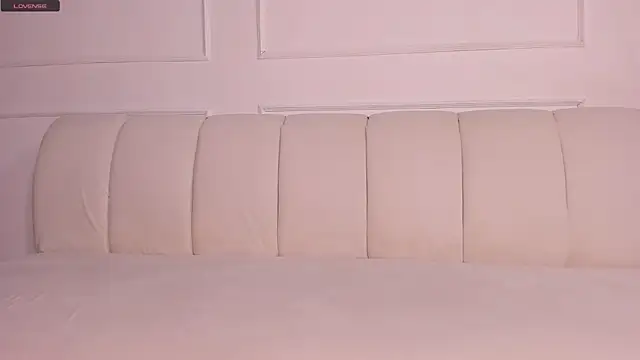 Snapshot of Emma_jonness chatting on 01/08/25, 08:18 Emma jonness online show from 01/08/25, 08:18