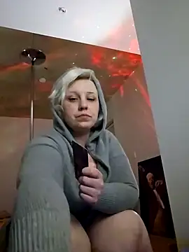 Snapshot of NikiFm chatting on 10/05/25, 10:57 NikiFm online show from 10/05/25, 10:57