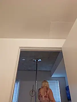 Snapshot of NikiFm chatting on 11/07/25, 09:15 NikiFm online show from 11/07/25, 09:15