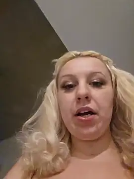 Snapshot of NikiFm chatting on 11/08/25, 10:59 NikiFm online show from 11/08/25, 10:59