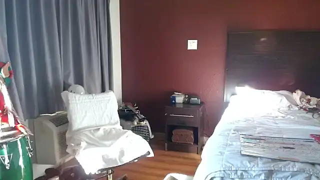 mycock2474u online show from 11/17/25, 03:29