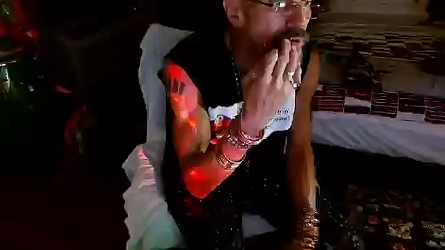 mycock2474u online show from 11/19/25, 06:24