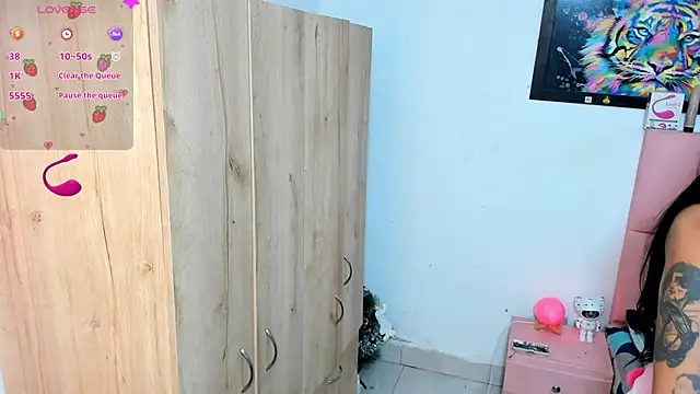 Snapshot of sofia_gold_ chatting on 12/13/24, 11:45 sofia gold online show from 12/13/24, 11:45