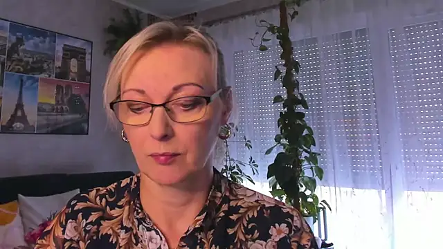 vanessa chat online show from 10/02/25, 01:18