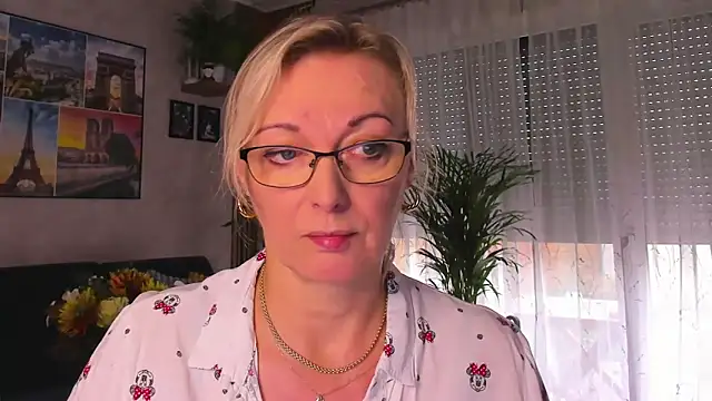 vanessa chat online show from 10/30/25, 02:18