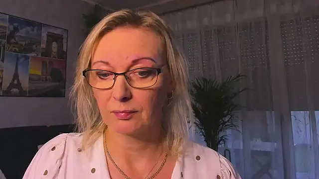 vanessa chat online show from 11/18/25, 02:32