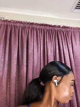Snapshot of LuciousLips96 chatting on 01/07/25, 06:38 LuciousLips96 online show from 01/07/25, 06:38