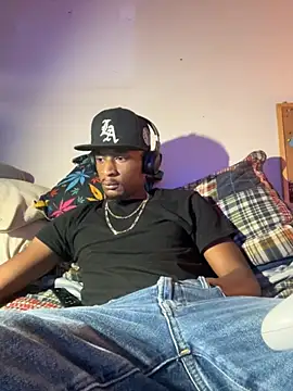 Snapshot of Tristris100 chatting on 11/06/25, 02:01 Tristris100 online show from 11/06/25, 02:01