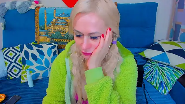 EllenMoore online show from 01/13/25, 02:39