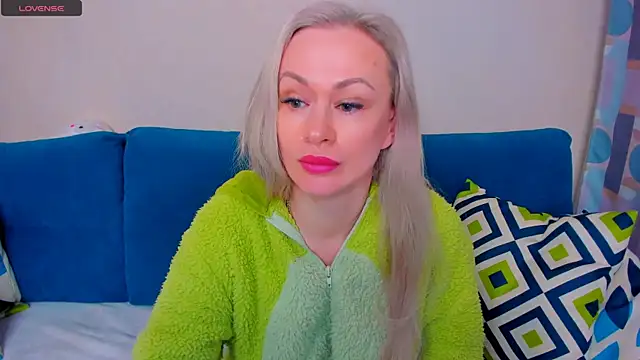 EllenMoore online show from 09/28/25, 03:01