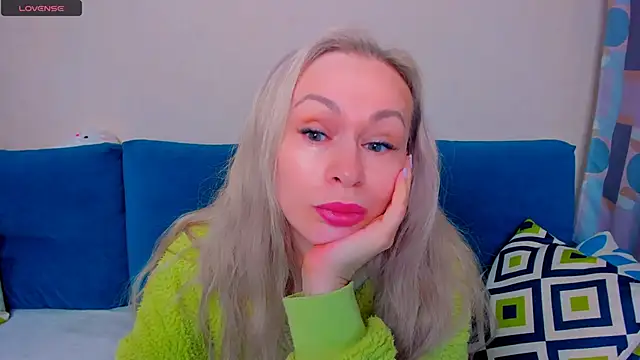 EllenMoore online show from 10/01/25, 03:01