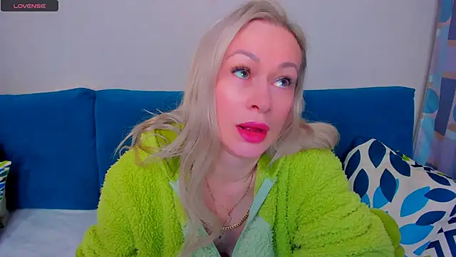 EllenMoore online show from 10/04/25, 03:04