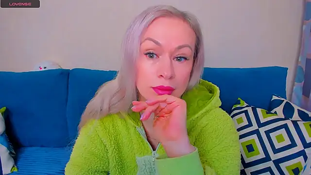 EllenMoore online show from 10/18/25, 03:09