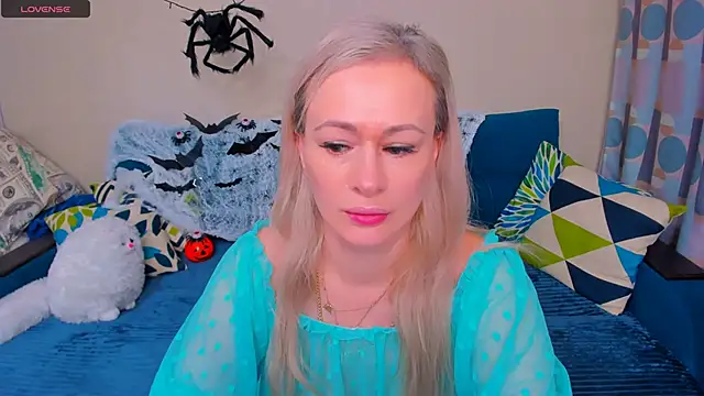 EllenMoore online show from 10/31/25, 03:51