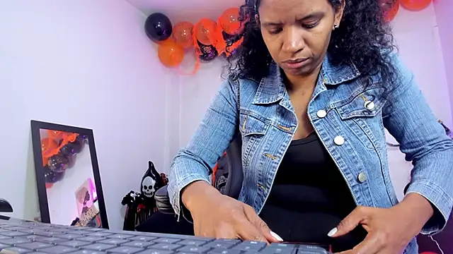 Ellie Alves online show from 10/30/25, 01:01