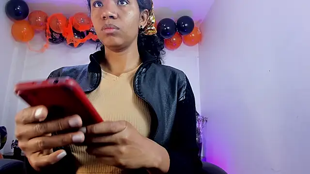 Ellie Alves online show from 11/04/25, 01:21