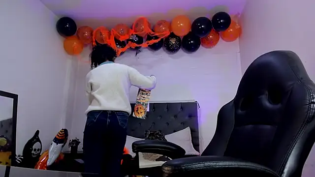 Ellie Alves online show from 11/05/25, 12:05